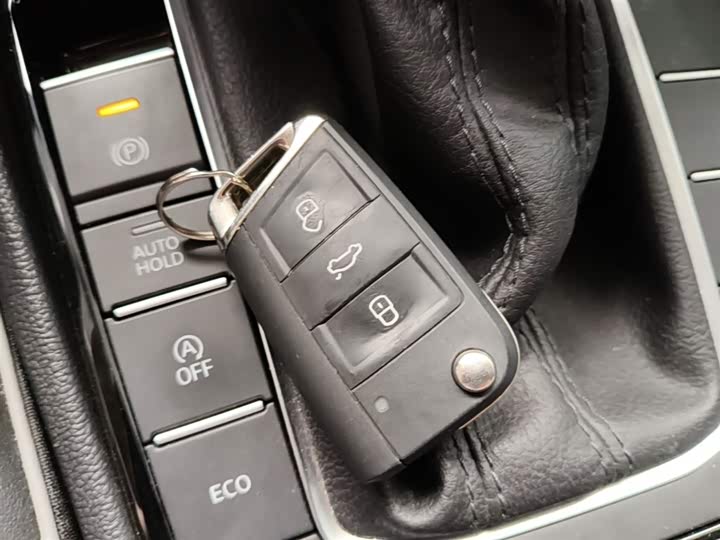 Фото 9 - Volkswagen Sagitar L