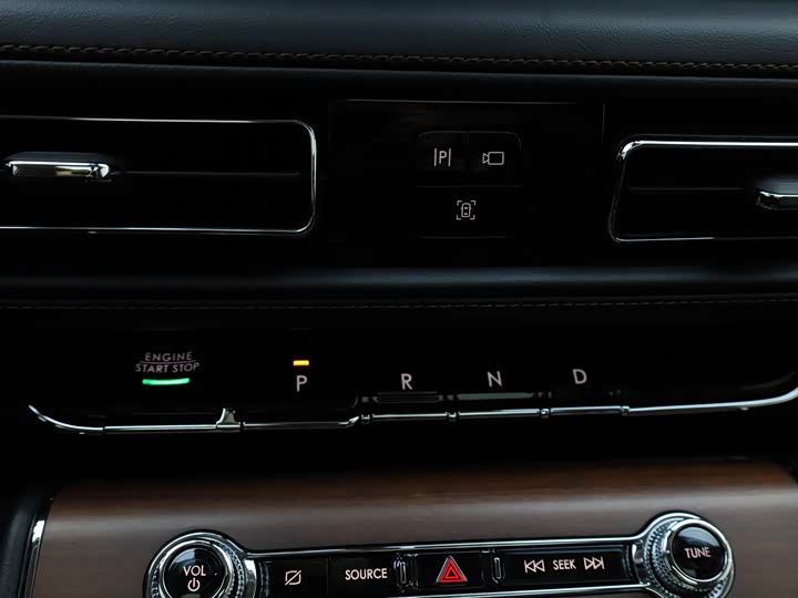 Фото 9 - Lincoln Aviator