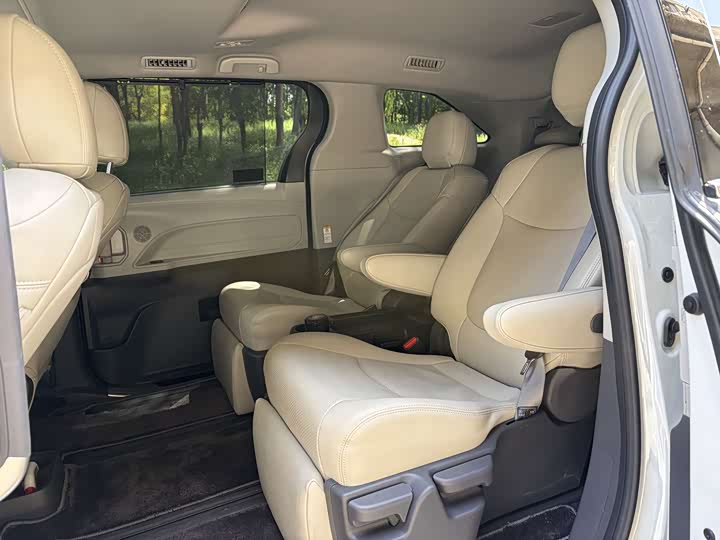 Toyota Sienna 2024 2024款 2.5L混动 舒适版