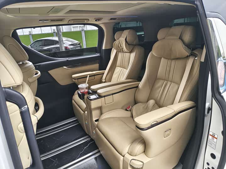 Photo 4 - Toyota Alphard