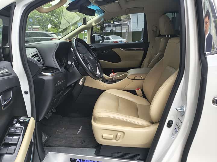 Photo 6 - Toyota Alphard
