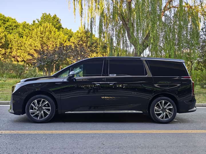 2023 Maxus G90