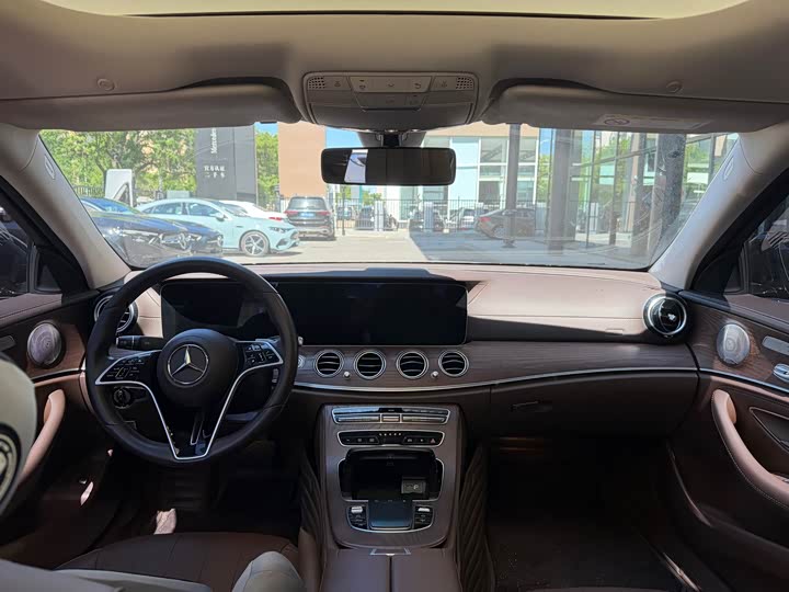 Фото 4 - Mercedes-Benz E-Class