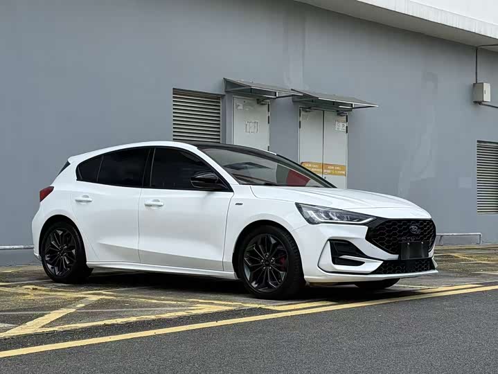 Ford Focus 2022 2022款 两厢 EcoBoost 180 自动ST Line