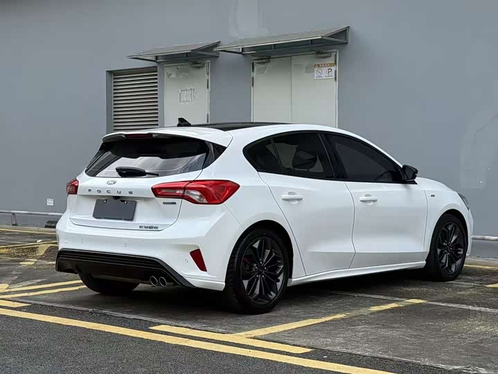 Ford Focus 2022 2022款 两厢 EcoBoost 180 自动ST Line