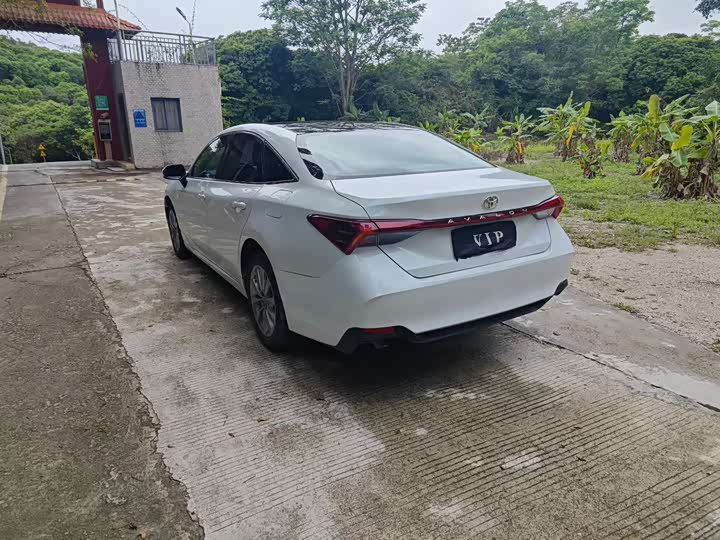 Фото 7 - Toyota Avalon