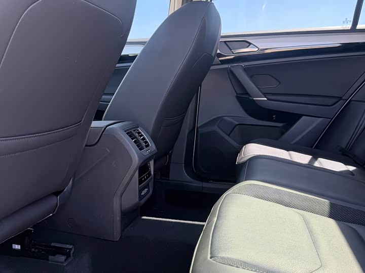 Volkswagen Tayron 2021 2021款 330TSI 两驱豪华智联版