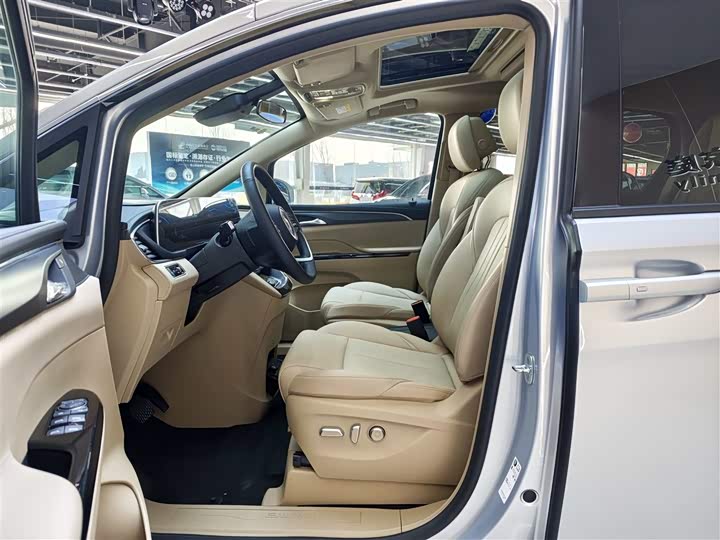 Фото 4 - Buick GL8 Hybrid
