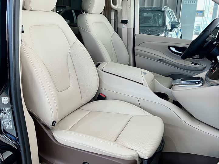 Фото 8 - Mercedes-Benz V-Class