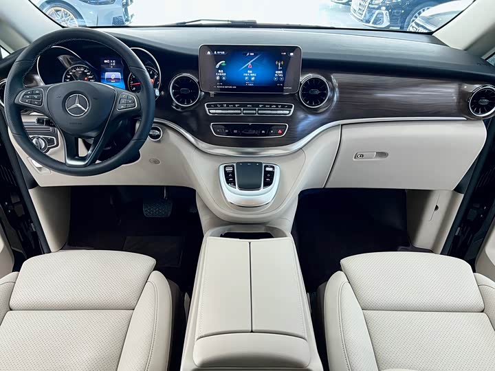 Фото 9 - Mercedes-Benz V-Class