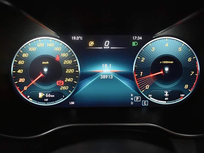 صورة 4 - Mercedes-Benz GLC-Class Coupe