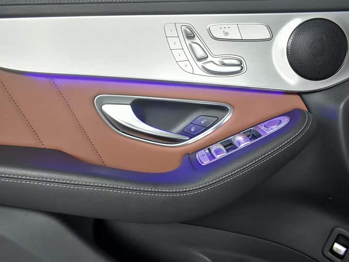 صورة 9 - Mercedes-Benz GLC-Class Coupe
