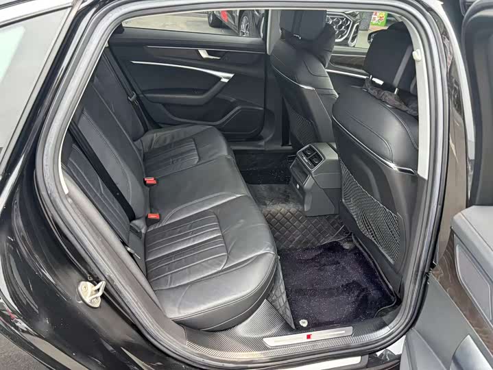 Фото 8 - Audi A6L