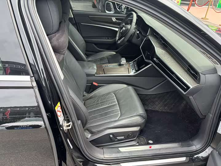 Фото 9 - Audi A6L