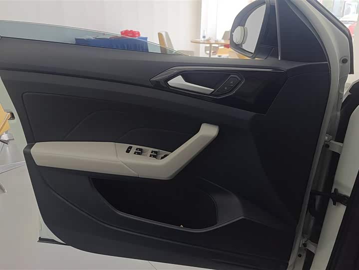 Volkswagen Tharu 2025 2025款 新锐 300TSI 锐意版