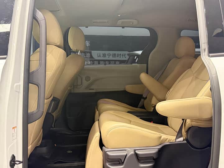 Toyota Sienna 2024 2024款 2.5L混动 舒适版