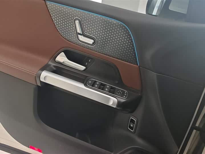 Mercedes-Benz GLB-Class 2024 2024款 改款 GLB 220 动感型