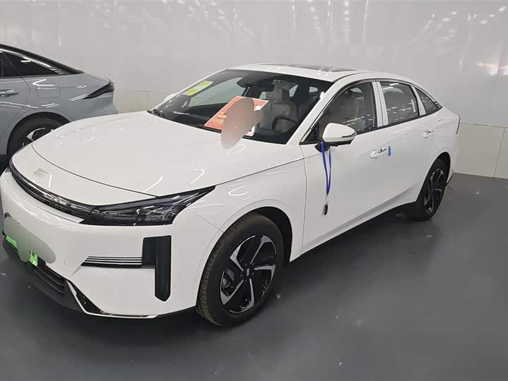 Geely Galaxy L6 2025 2025款 EM-i 140km 探索+版