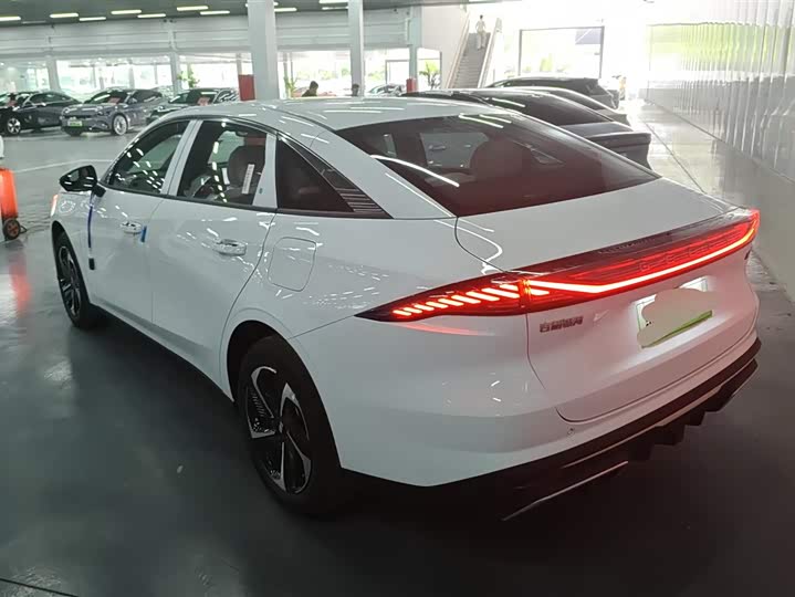 Geely Galaxy L6 2025 2025款 EM-i 140km 探索+版