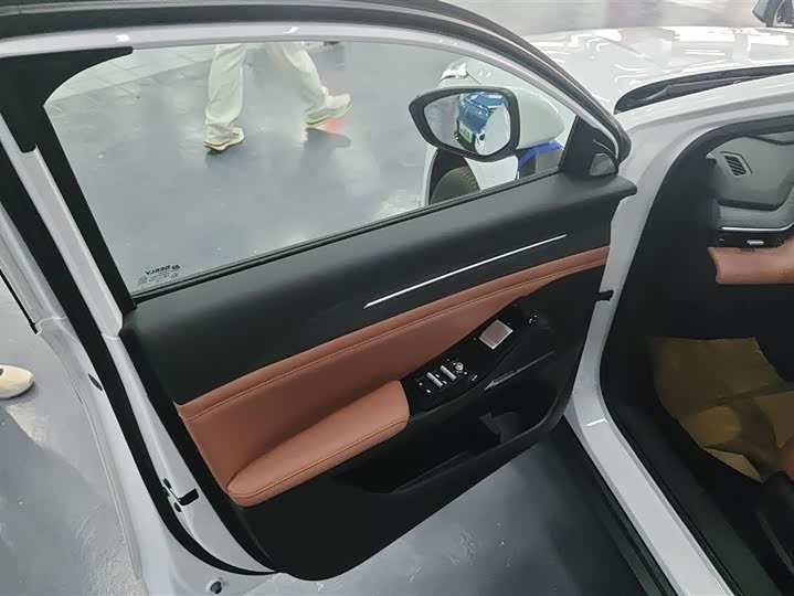 Geely Galaxy L6 2025 2025款 EM-i 140km 探索+版