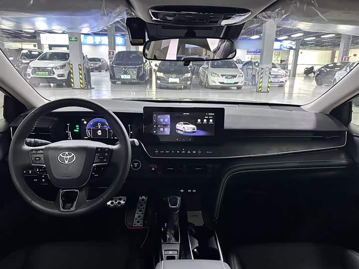 Toyota Camry 2026 2026款 双擎 2.0HSE 运动Lite版
