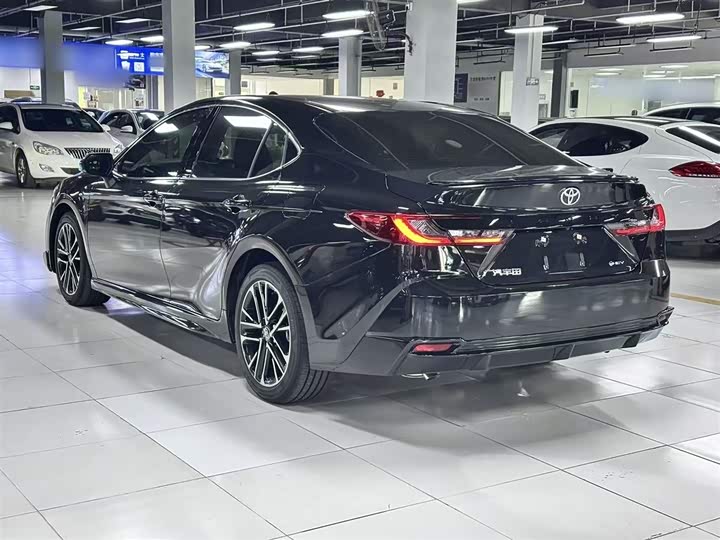 Toyota Camry 2026 2026款 双擎 2.0HSE 运动Lite版