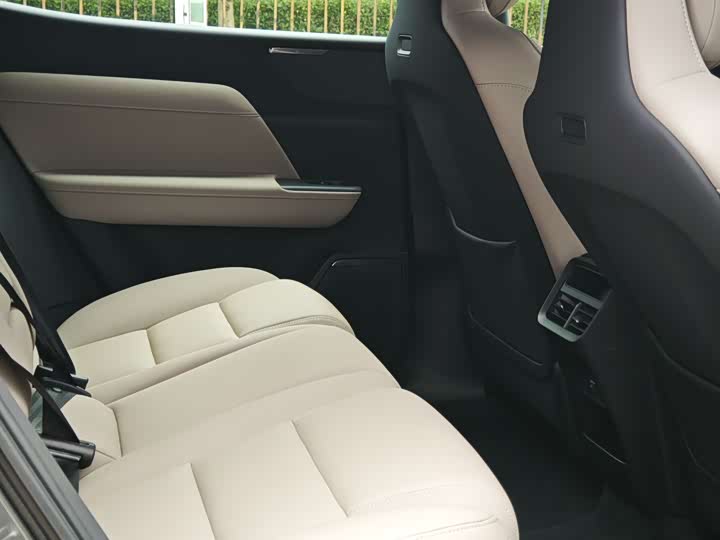 2026 Volvo XC70 Hybrid