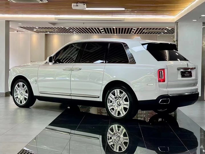 Фото 3 - Rolls-Royce Cullinan