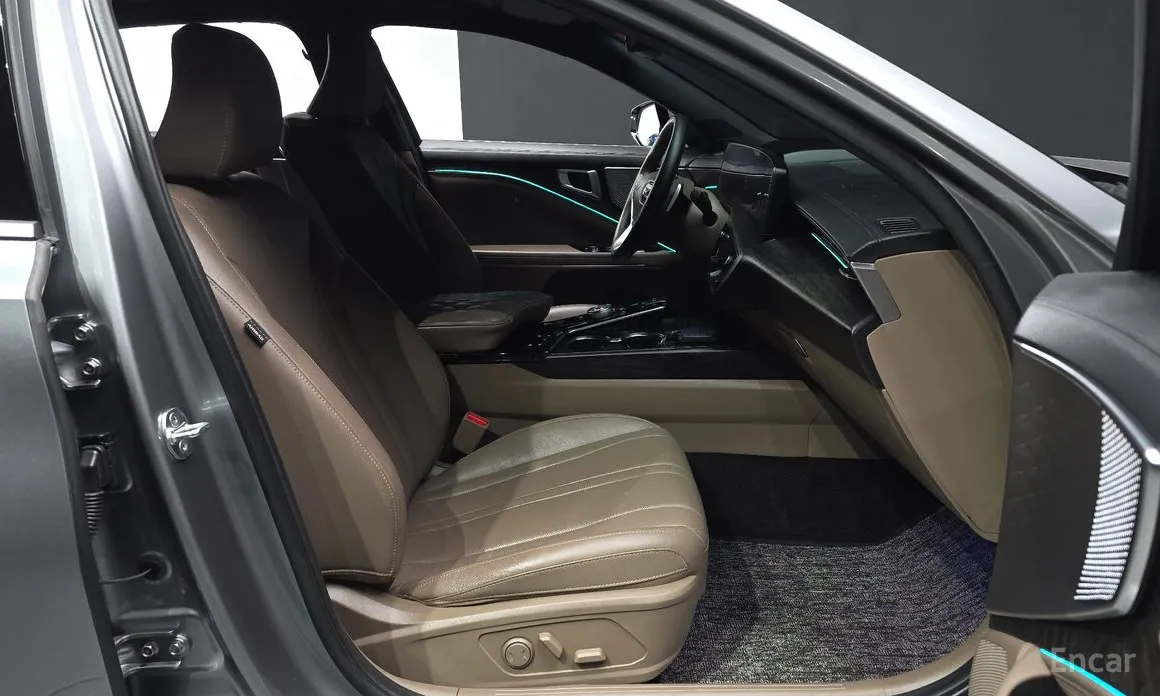 Photo 10 - Kia K8
