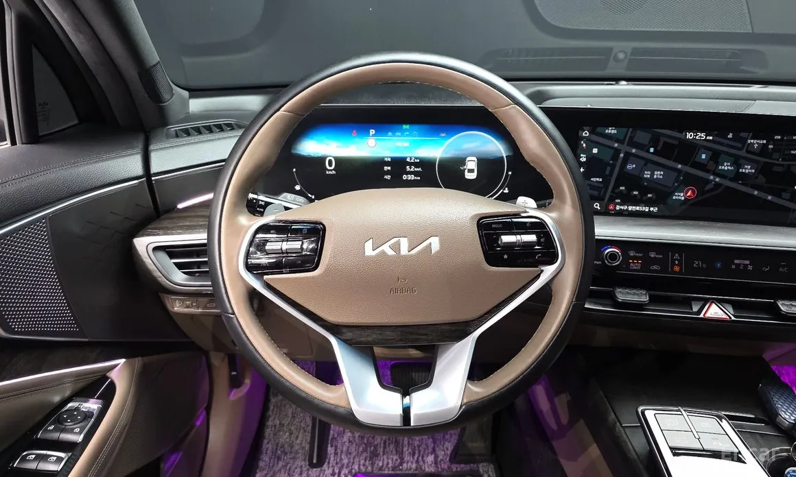 Photo 13 - Kia K8