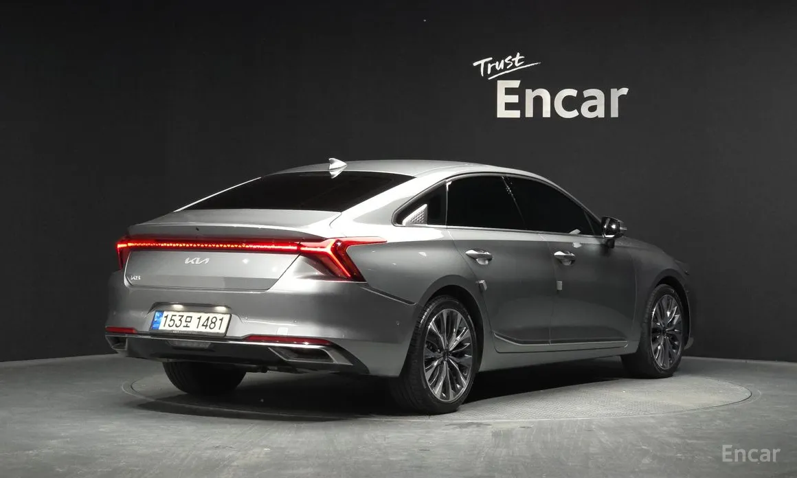 Photo 2 - Kia K8