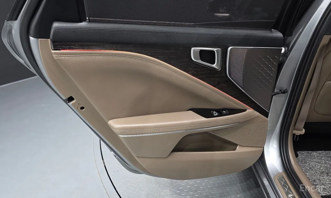Photo 25 - Kia K8