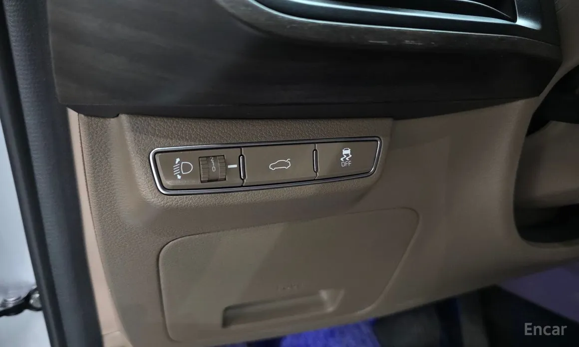 Photo 29 - Kia K8