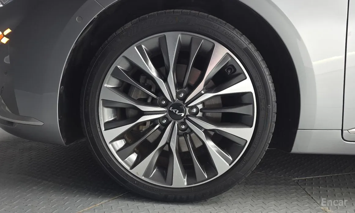 Photo 5 - Kia K8
