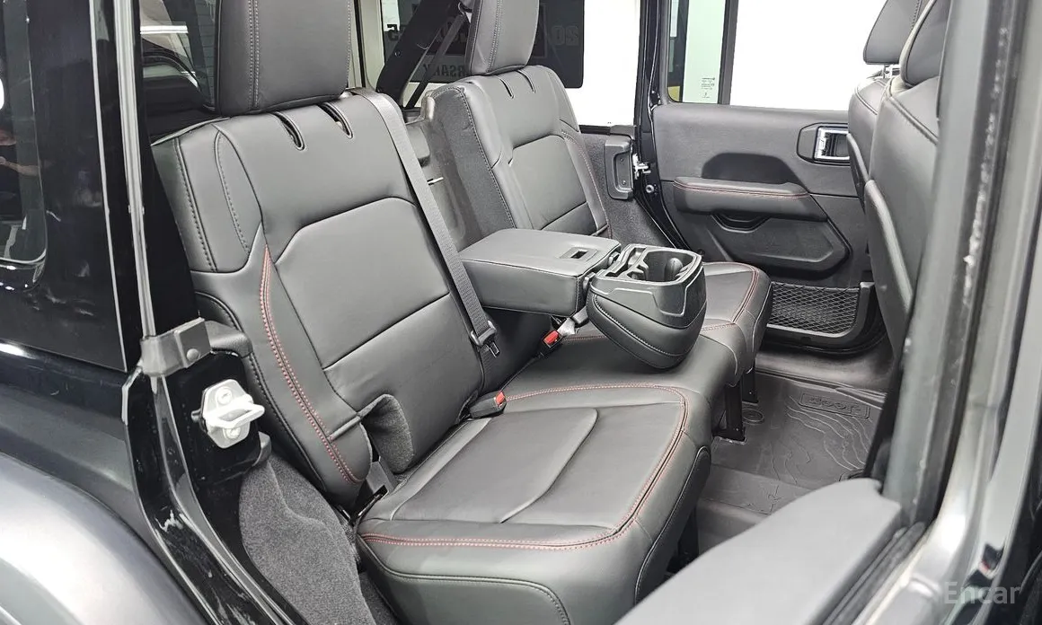 Photo 12 - Jeep Wrangler