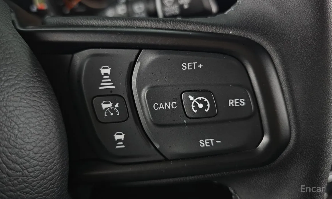 Photo 16 - Jeep Wrangler