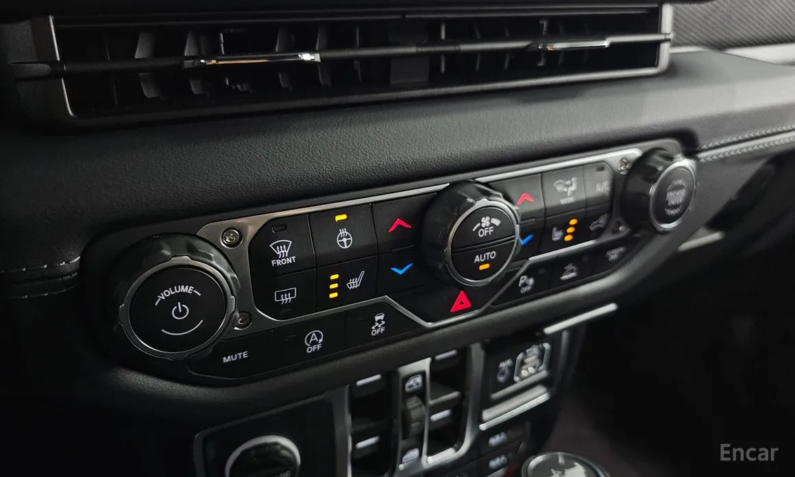 Photo 17 - Jeep Wrangler