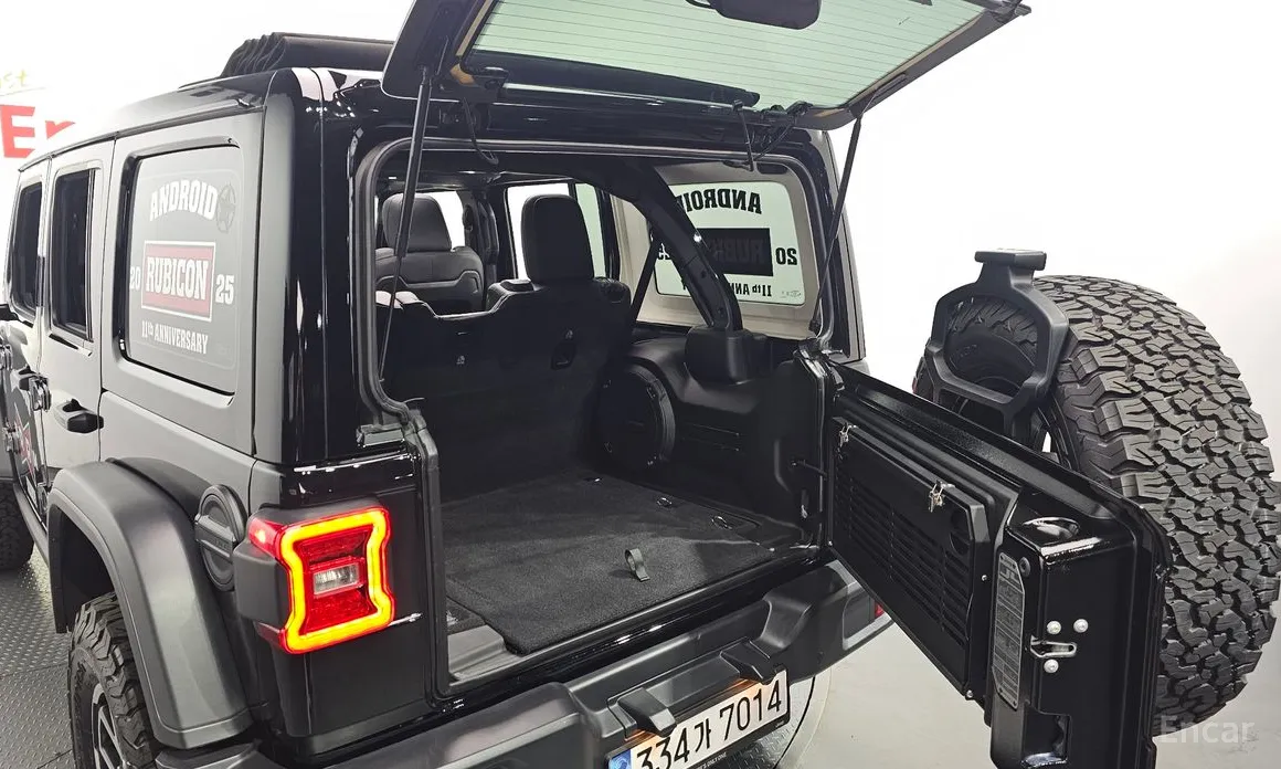 Photo 20 - Jeep Wrangler