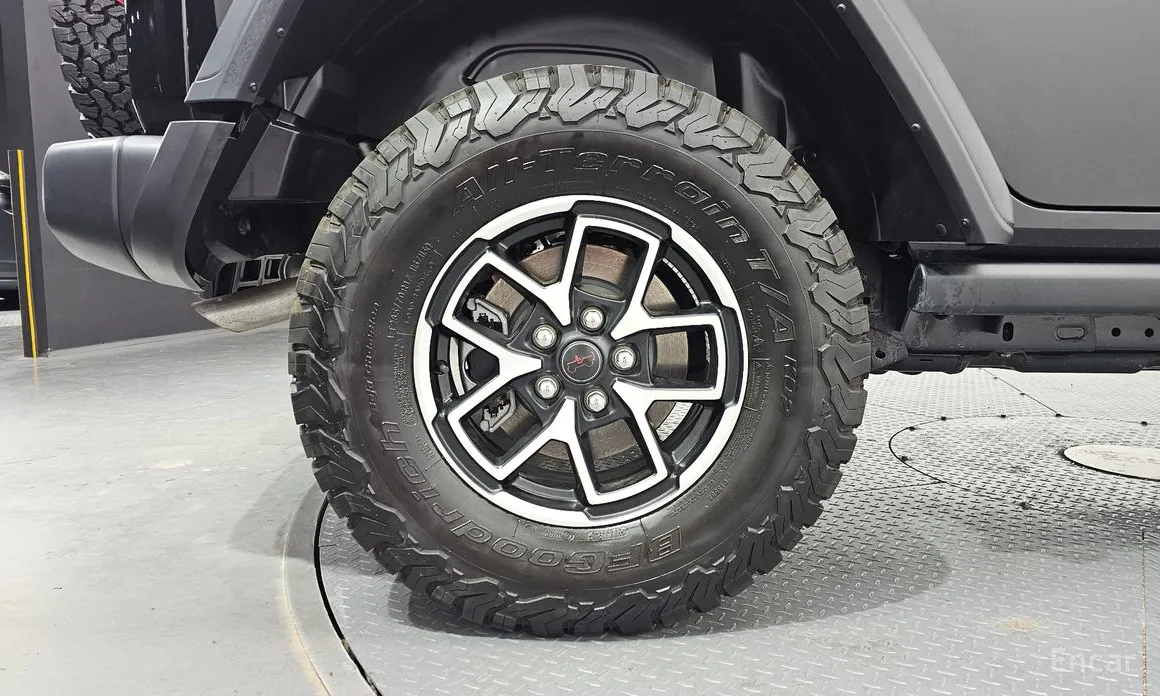 Photo 5 - Jeep Wrangler