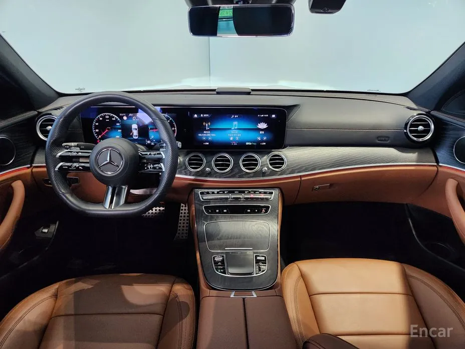 Фото 12 - Mercedes-Benz E-Class