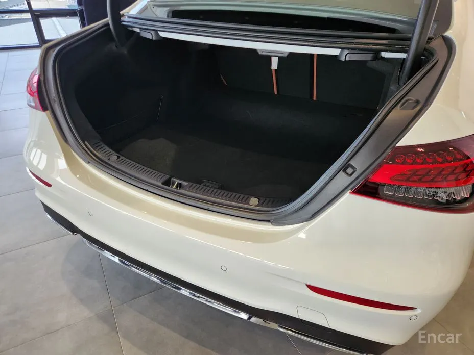 Фото 20 - Mercedes-Benz E-Class