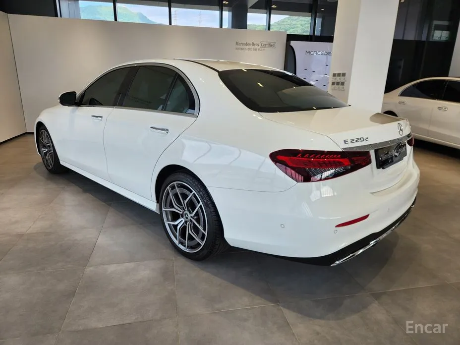 Фото 3 - Mercedes-Benz E-Class