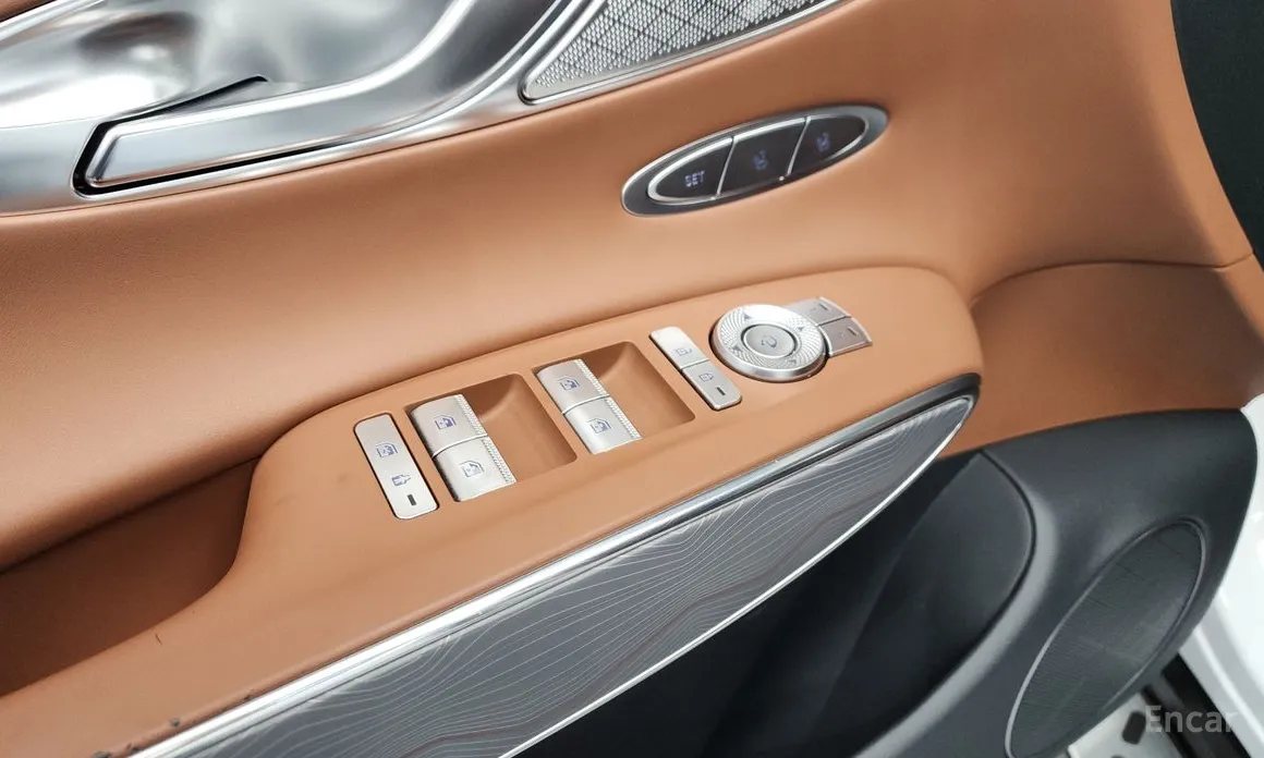 Фото 30 - Genesis GV70