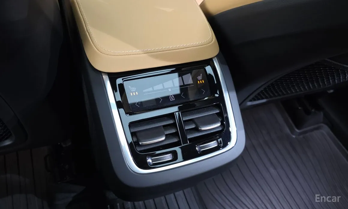 Фото 19 - Volvo XC90
