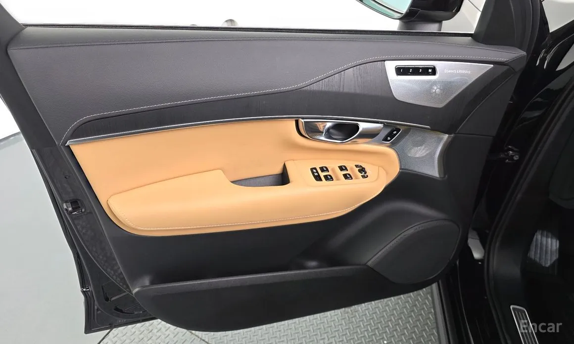Фото 24 - Volvo XC90
