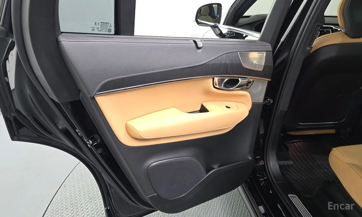 Фото 25 - Volvo XC90