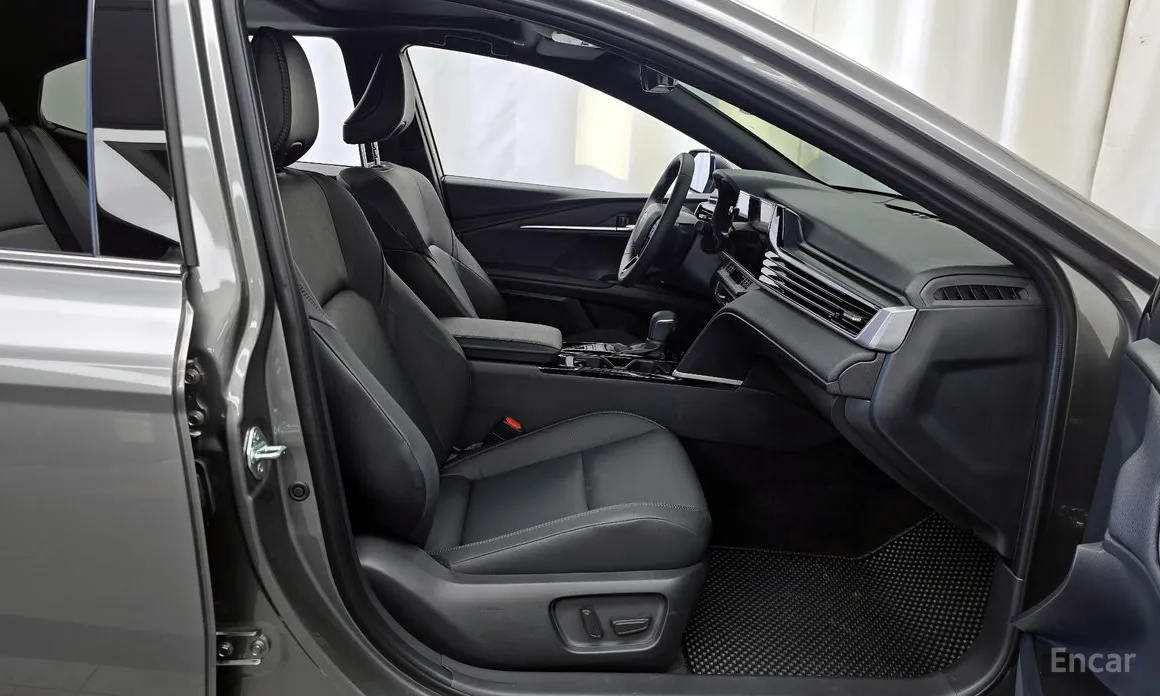 Toyota Camry 2024 2.5 XLE Hybrid