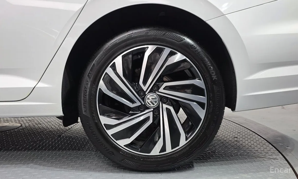 صورة 21 - Volkswagen Jetta