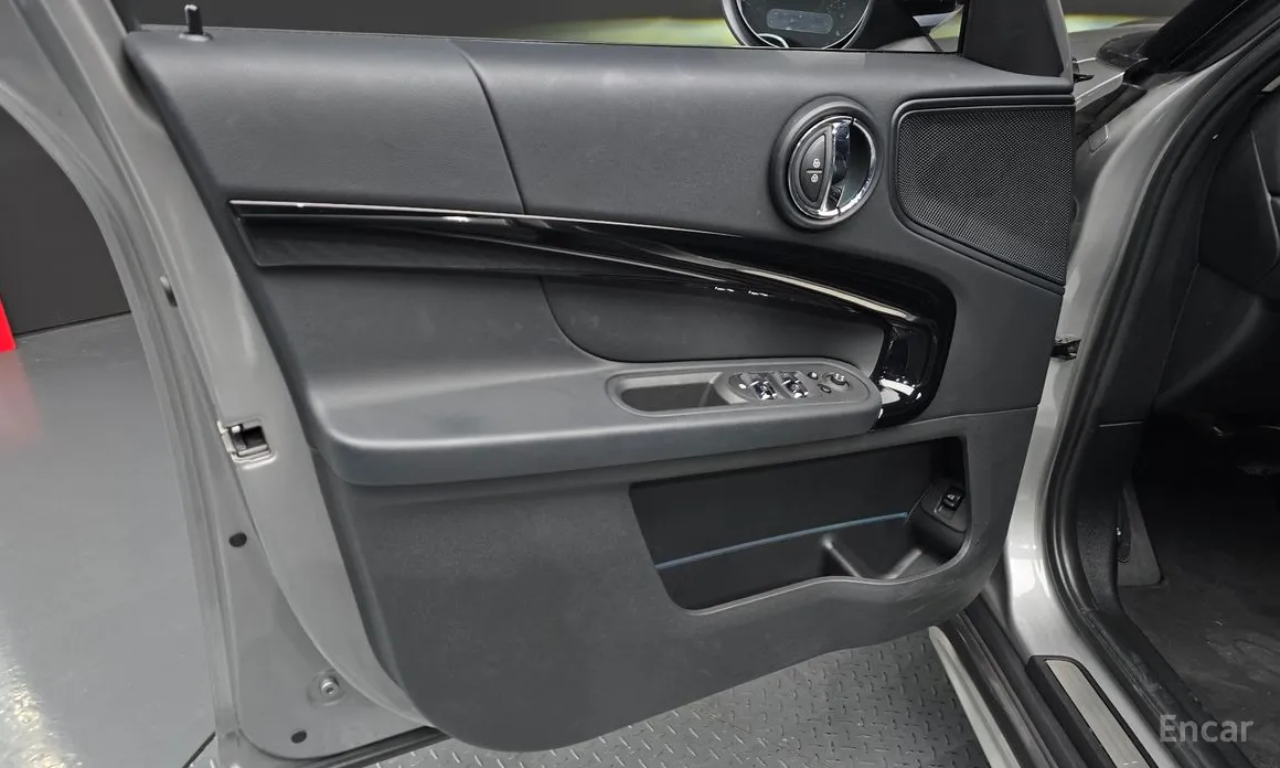 Mini Countryman 2011 Classic Plus Launch Pack