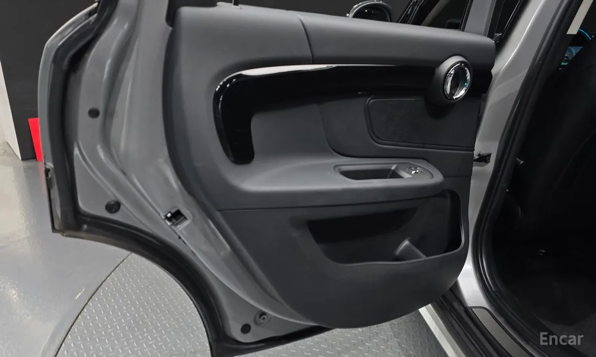 Mini Countryman 2011 Classic Plus Launch Pack